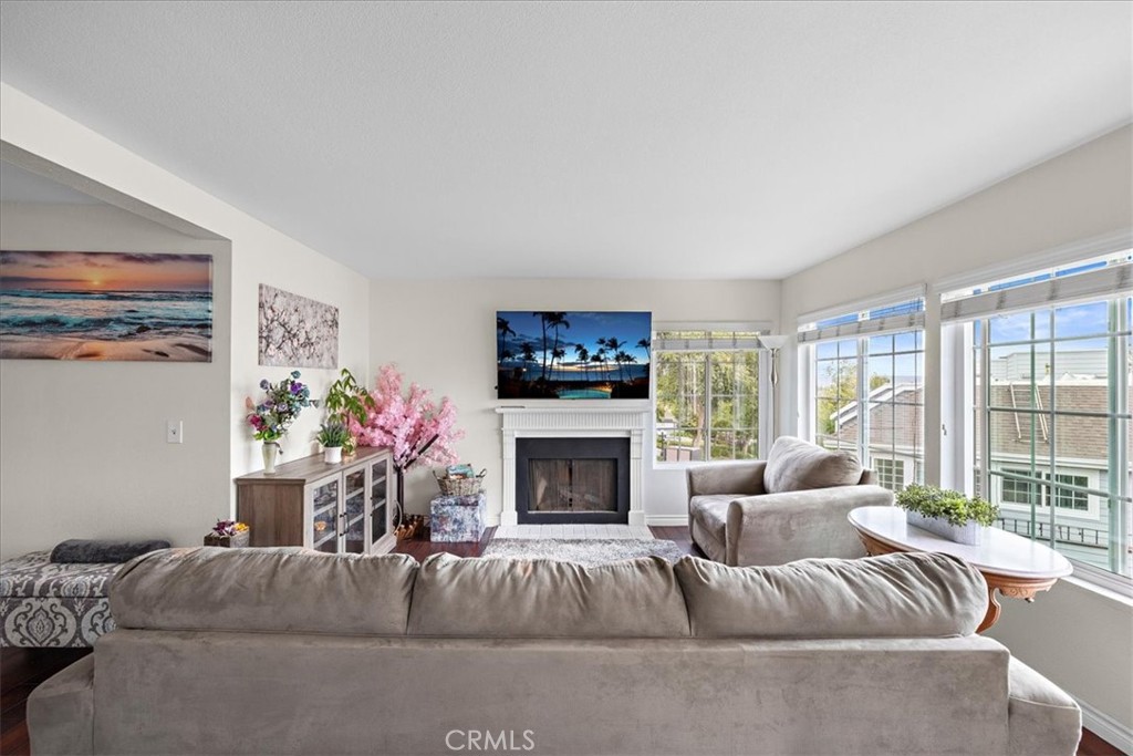 1083 Lakeview Property Photo 6