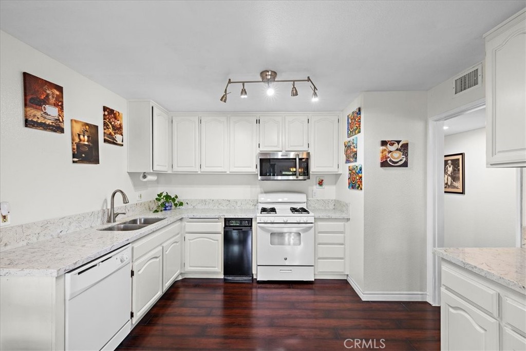 1083 Lakeview Property Photo 12