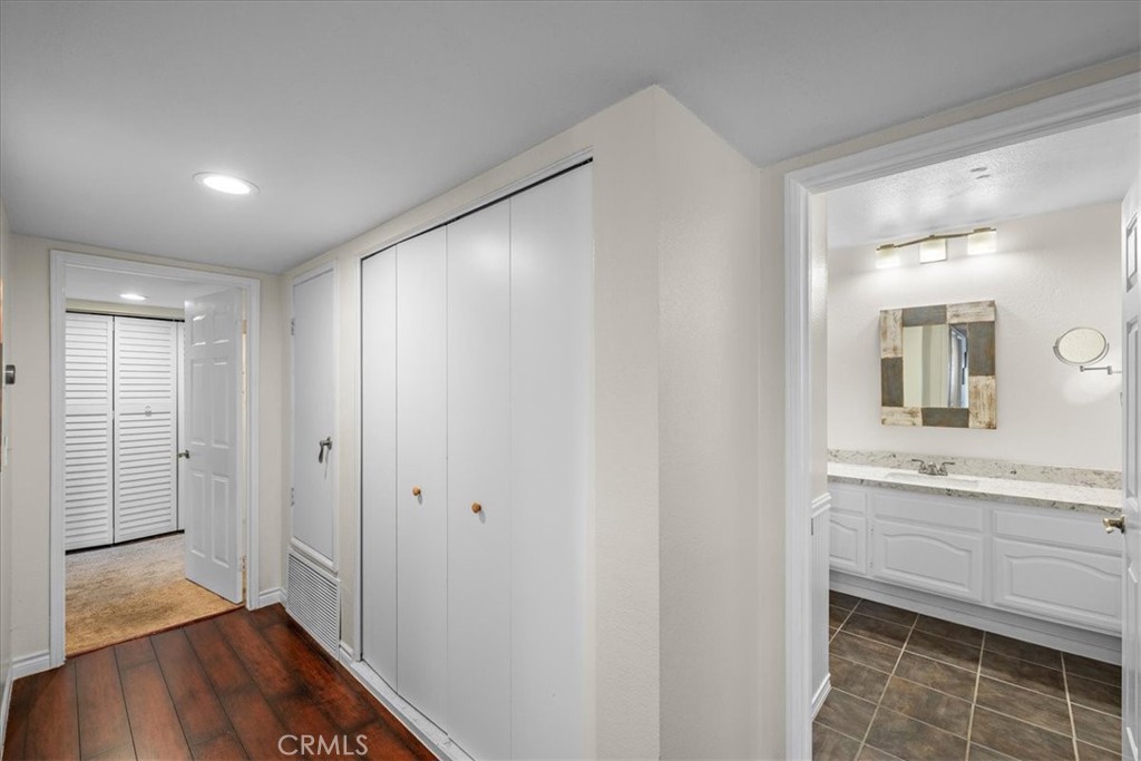 1083 Lakeview Property Photo 14