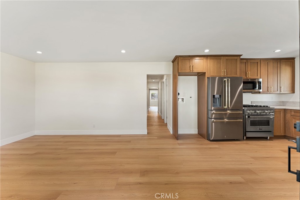 554 Balham Ave Avenue Property Photo 5