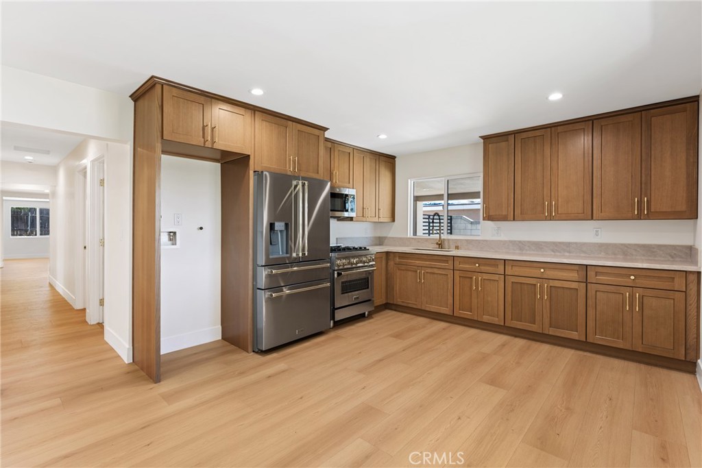 554 Balham Ave Avenue Property Photo 10