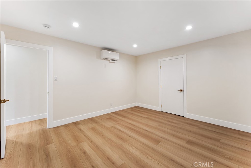554 Balham Ave Avenue Property Photo 23