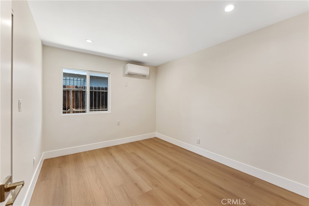 554 Balham Ave Avenue Property Photo 24