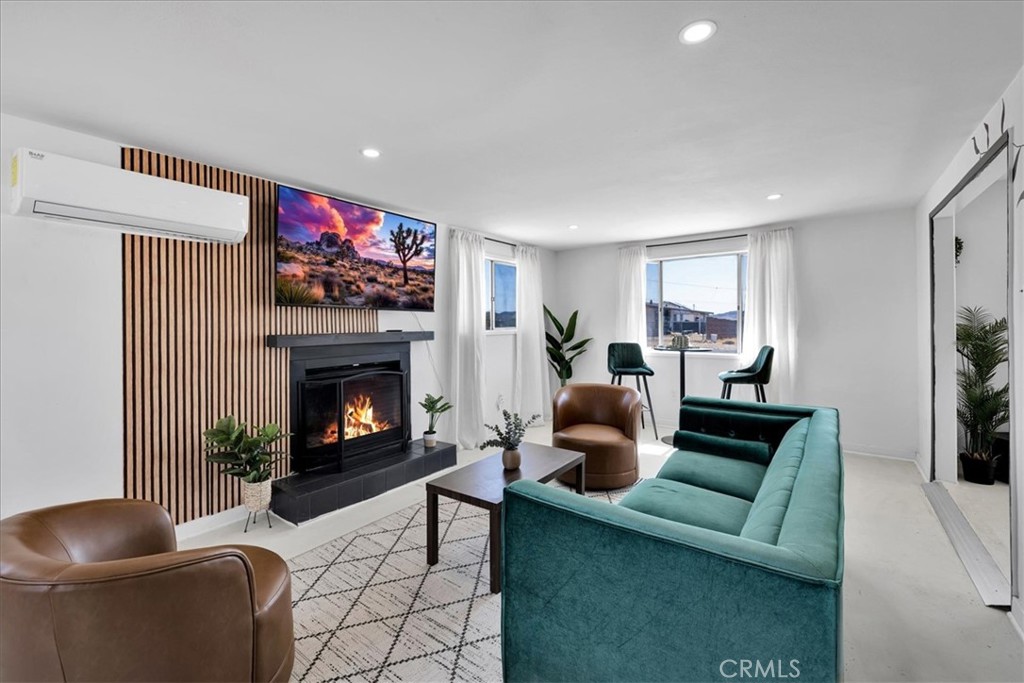 5050 1st E Property Photo 9