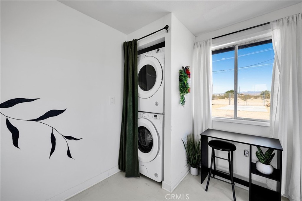 5050 1st E Property Photo 10