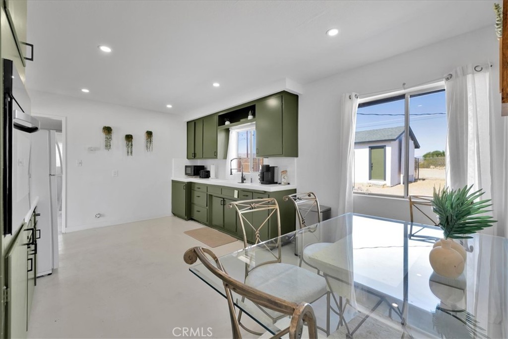 5050 1st E Property Photo 11