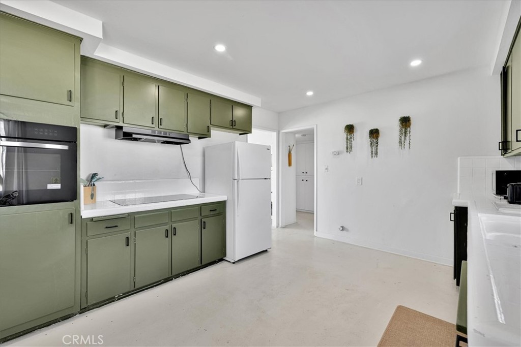 5050 1st E Property Photo 13