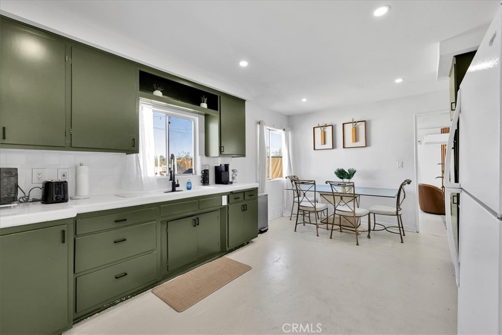 5050 1st E Property Photo 14