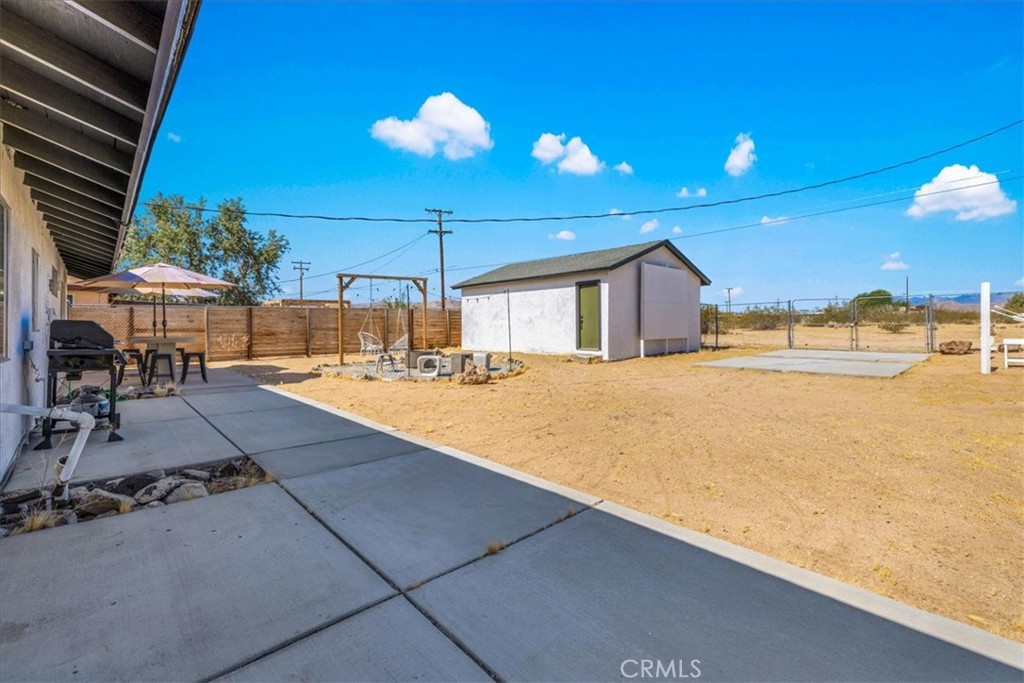 5050 1st E Property Photo 22