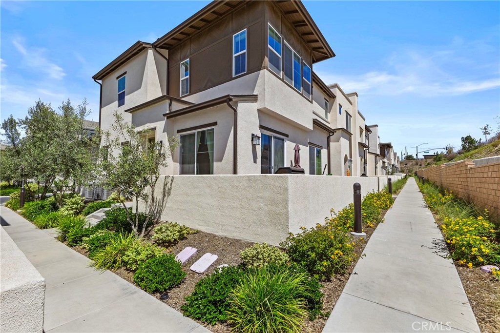 2098 Bluestone Property Photo 1