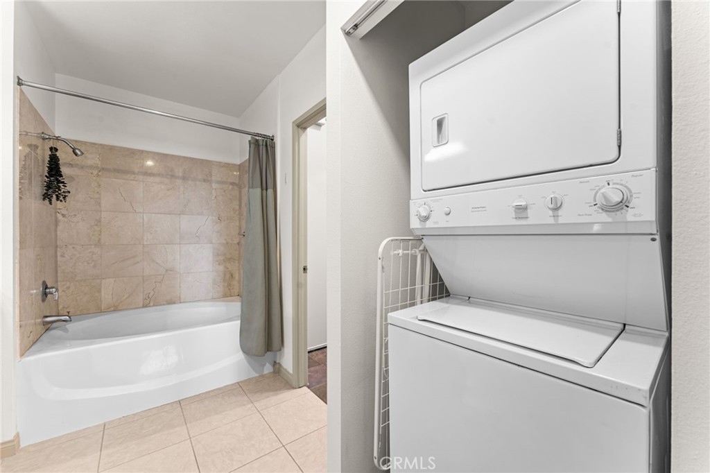 488 E Ocean 809 Property Photo 20
