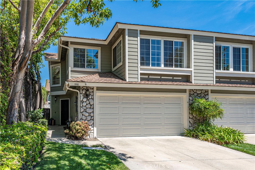 998 Lotus Circle Property Photo 1