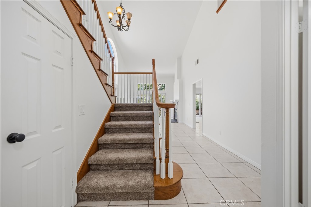 998 Lotus Circle Property Photo 2