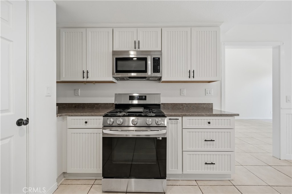 998 Lotus Circle Property Photo 6