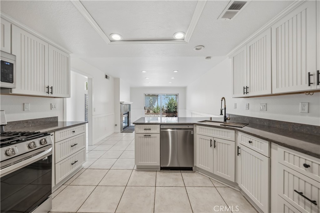 998 Lotus Circle Property Photo 8
