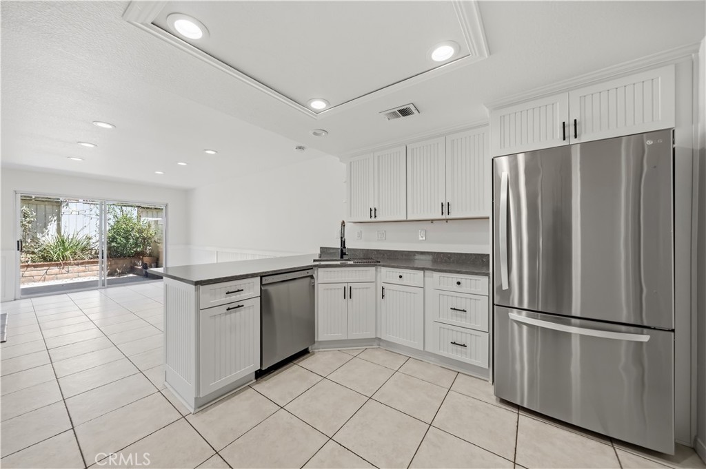 998 Lotus Circle Property Photo 9