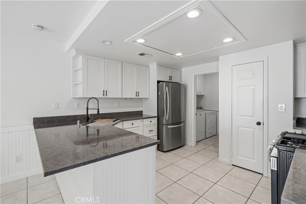 998 Lotus Circle Property Photo 10