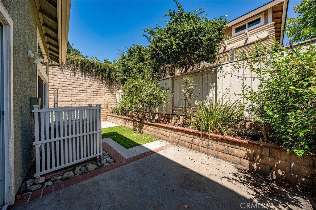 998 Lotus Circle Property Photo 28