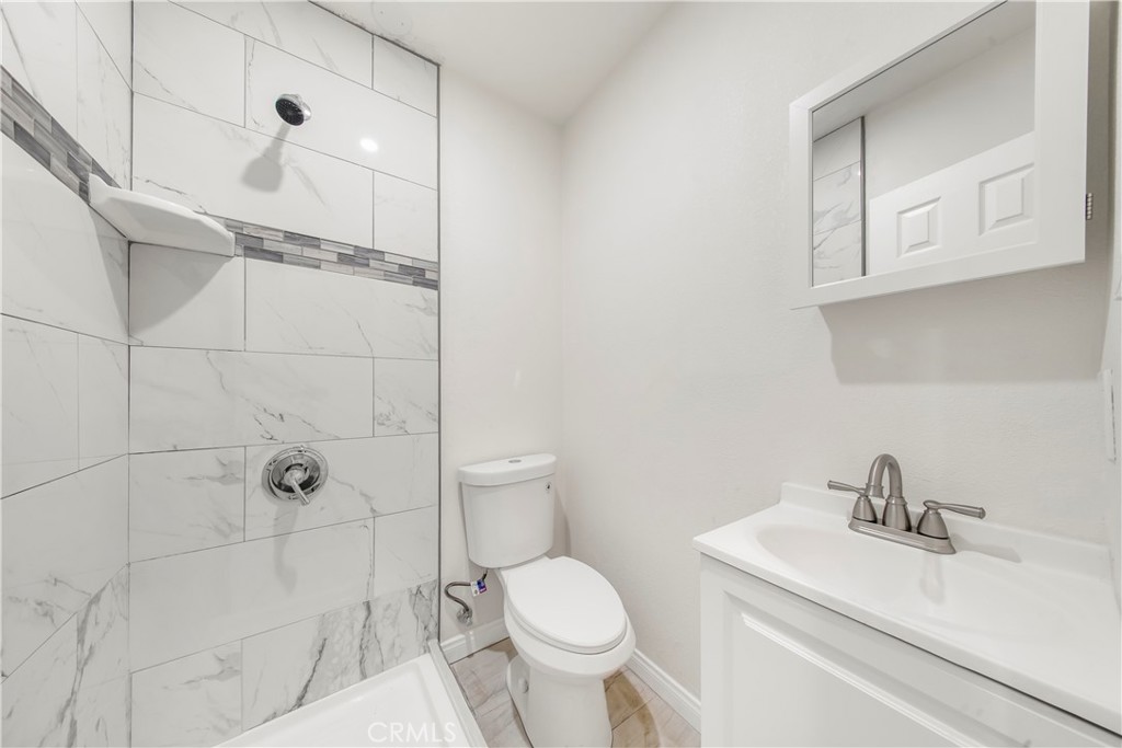 959 E 105th Property Photo 17