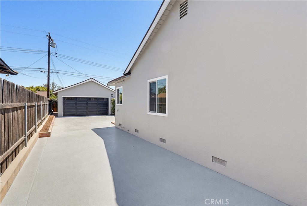 1532 E Old Badillo Property Photo 42