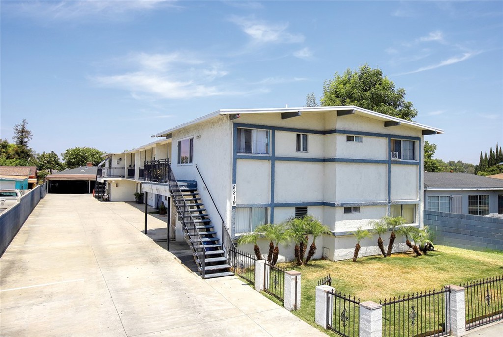 8219 2nd Street Property Photo 1