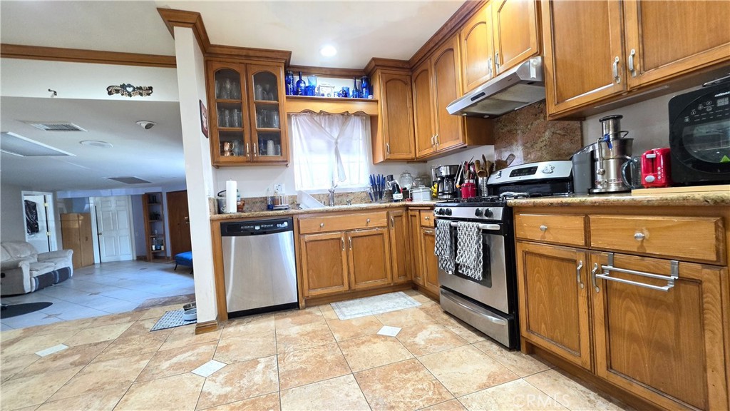 4902 Doreen Property Photo 4