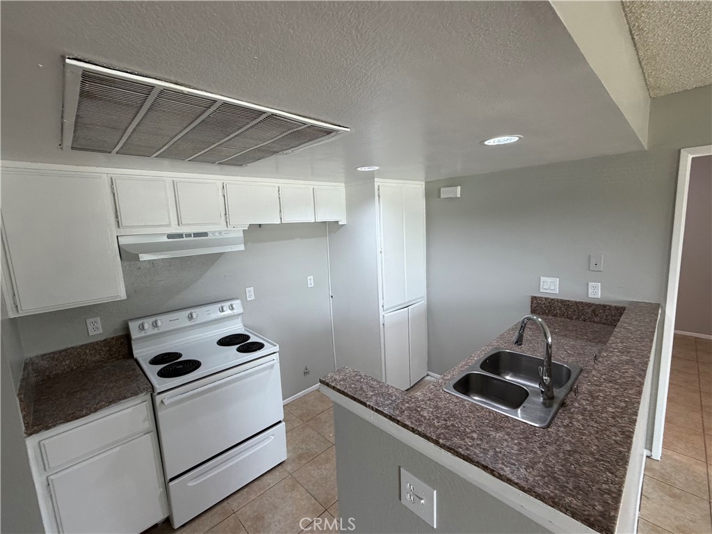 3732 Oak Creek E Property Photo 2