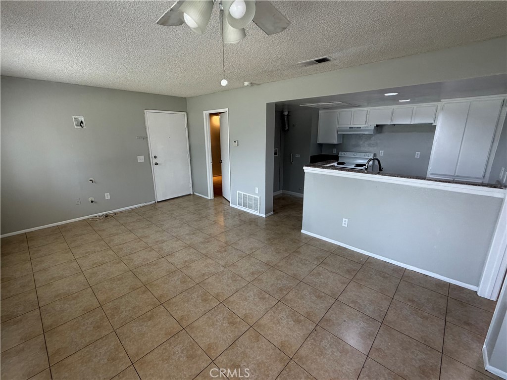3732 Oak Creek E Property Photo 7