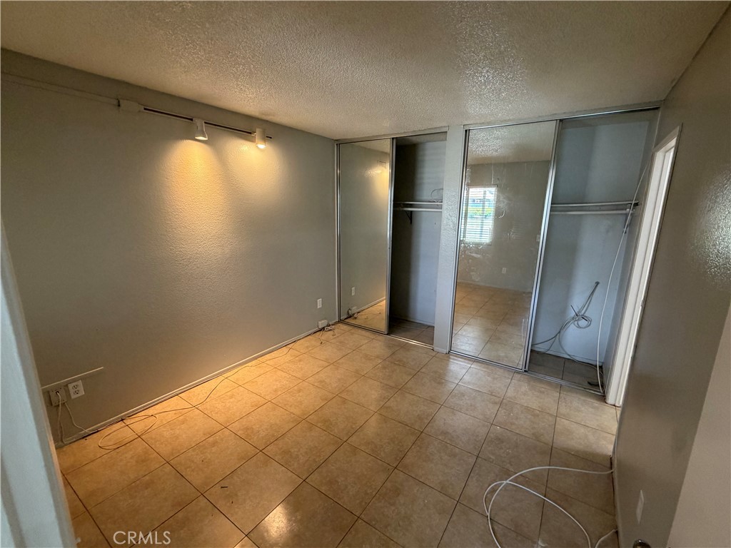 3732 Oak Creek E Property Photo 9