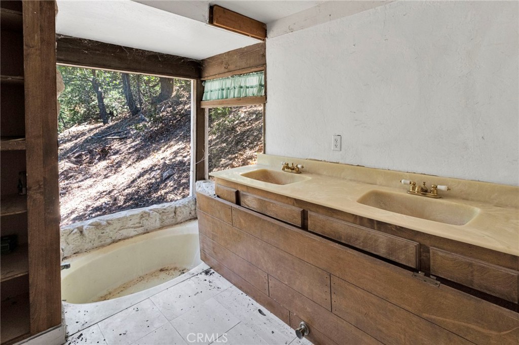 1333 Finger Property Photo 35