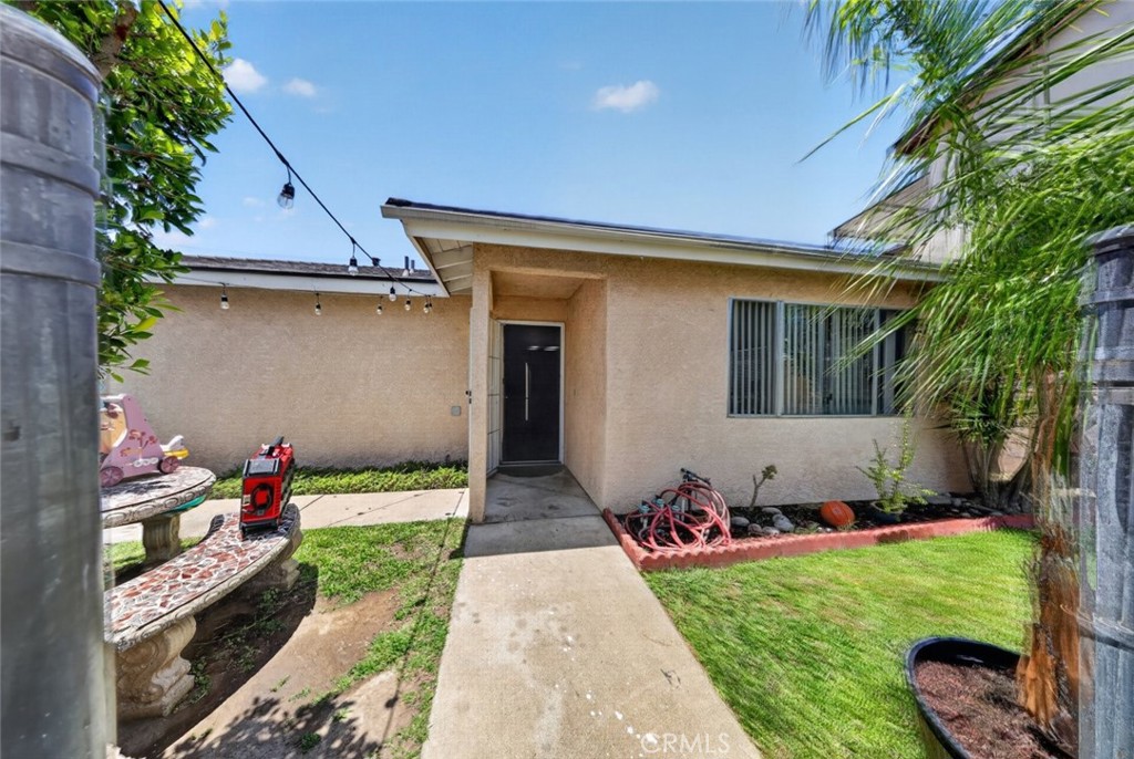 1012 N Vernon Avenue Property Photo 1