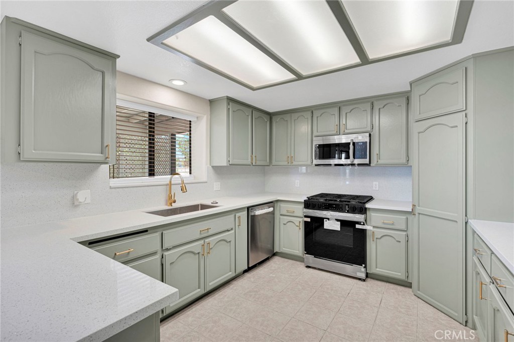 10055 Baker Rd Property Photo 5