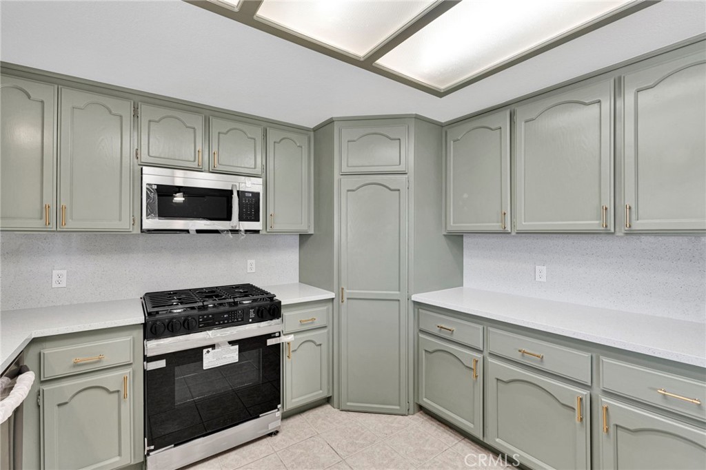 10055 Baker Rd Property Photo 6