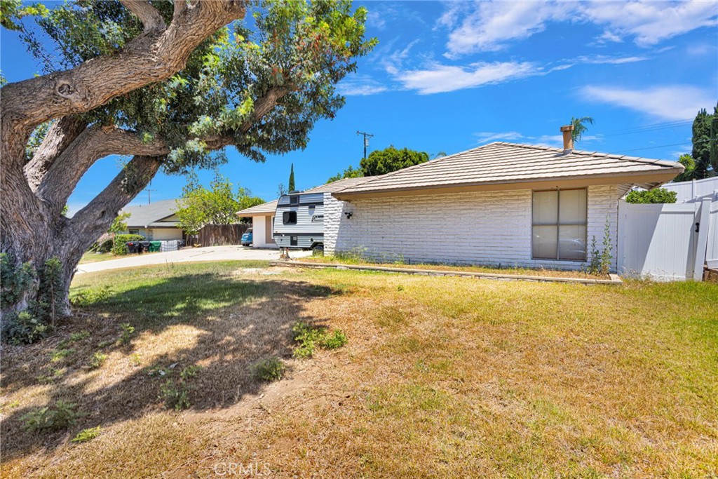 981 Serfas Club Property Photo 4