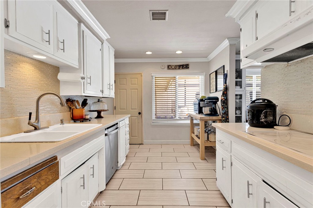 981 Serfas Club Property Photo 16