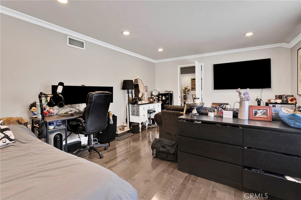 981 Serfas Club Property Photo 23