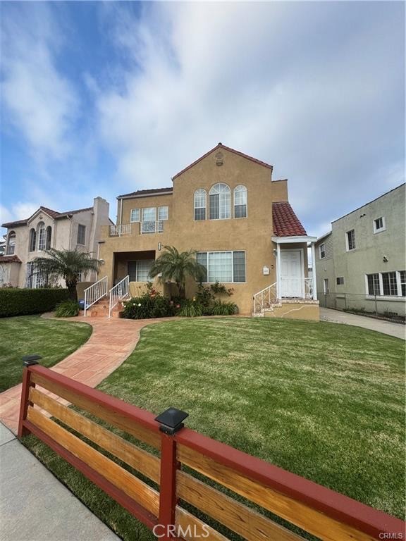 1046 S Citrus Avenue Property Photo 2