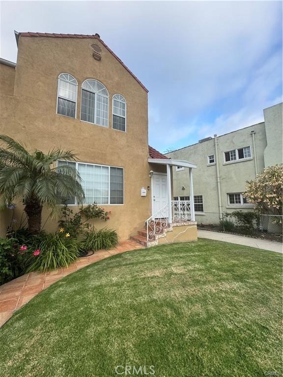 1046 S Citrus Avenue Property Photo 7