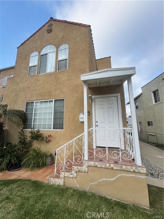 1046 S Citrus Avenue Property Photo 8