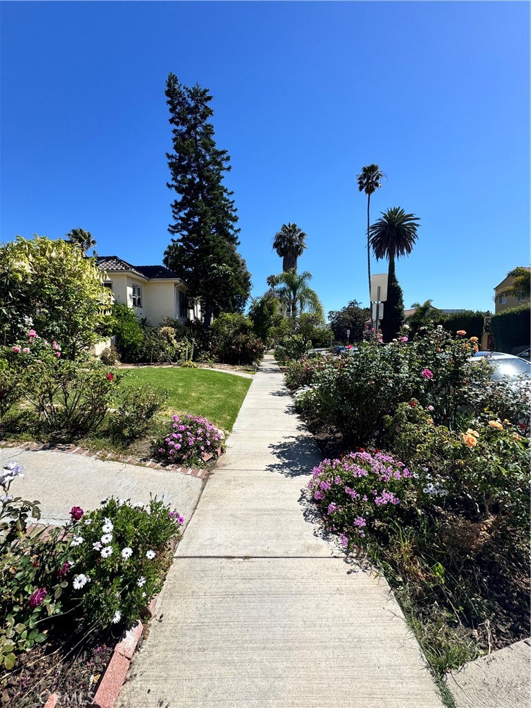 1046 S Citrus Avenue Property Photo 14