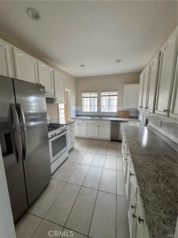 1046 S Citrus Avenue Property Photo 25