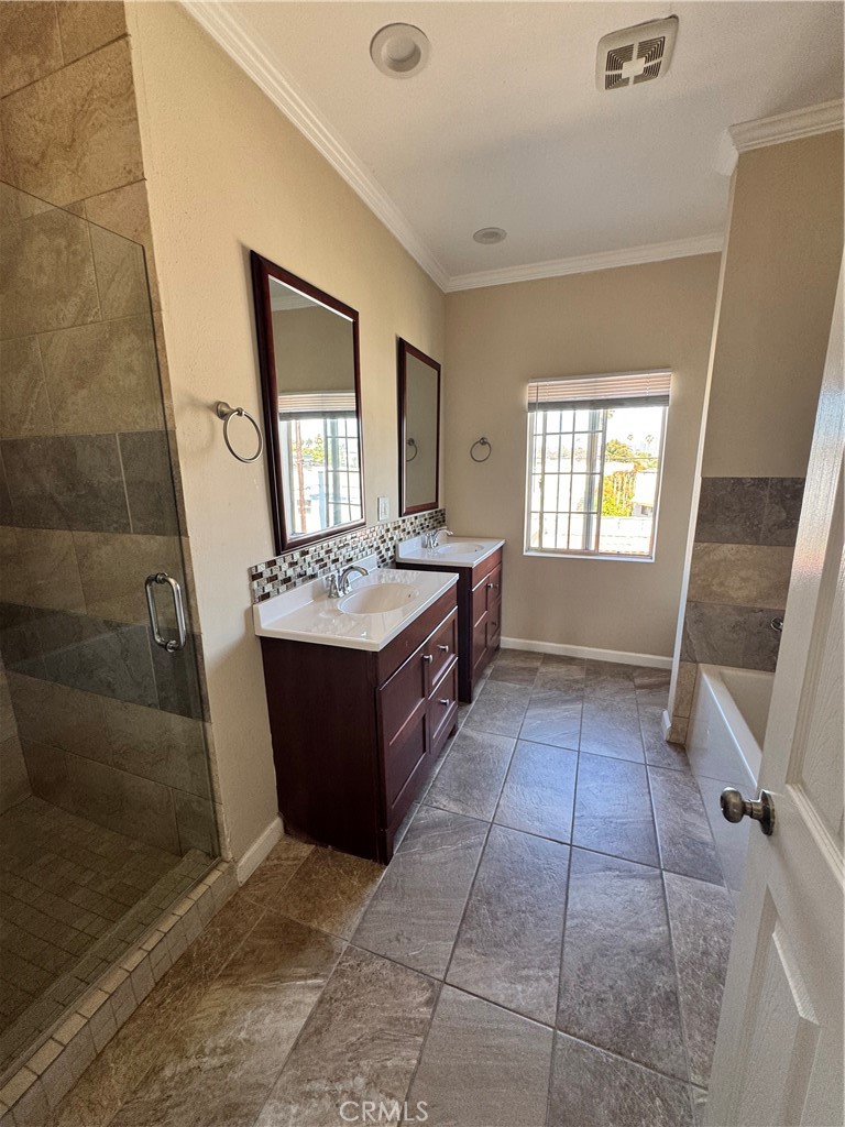 1046 S Citrus Avenue Property Photo 56