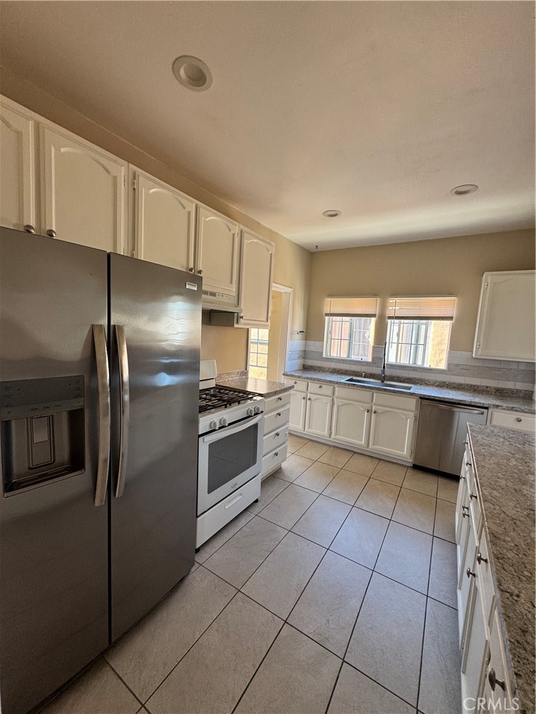 1046 S Citrus Avenue Property Photo 63
