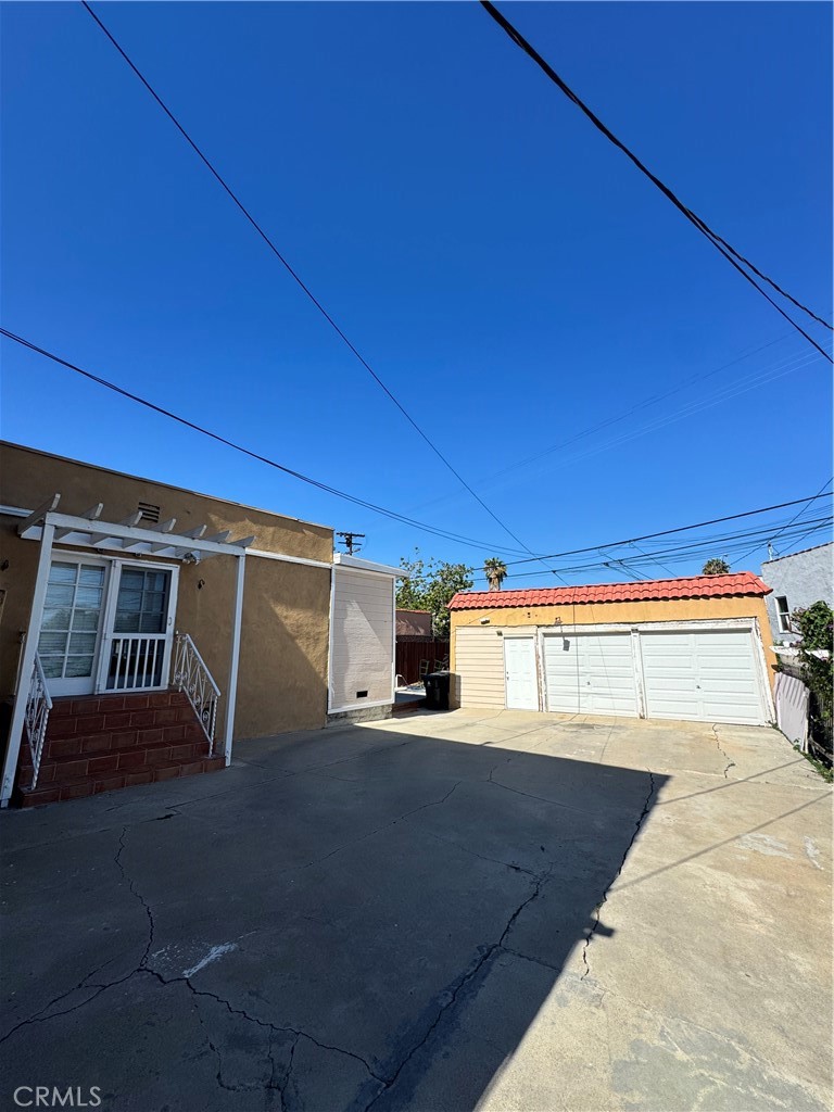 1046 S Citrus Avenue Property Photo 67