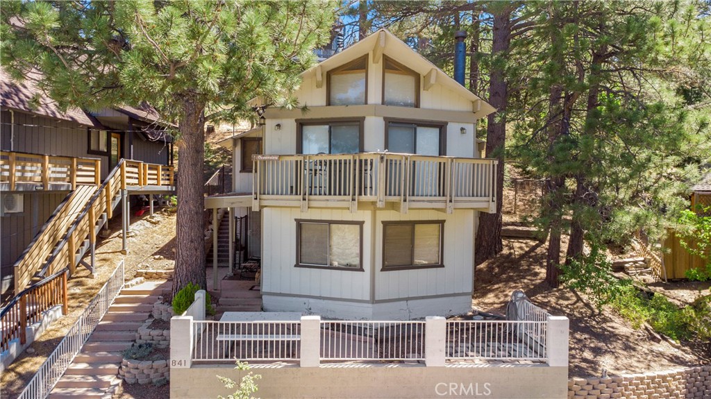 841 Menlo Drive Property Photo 2