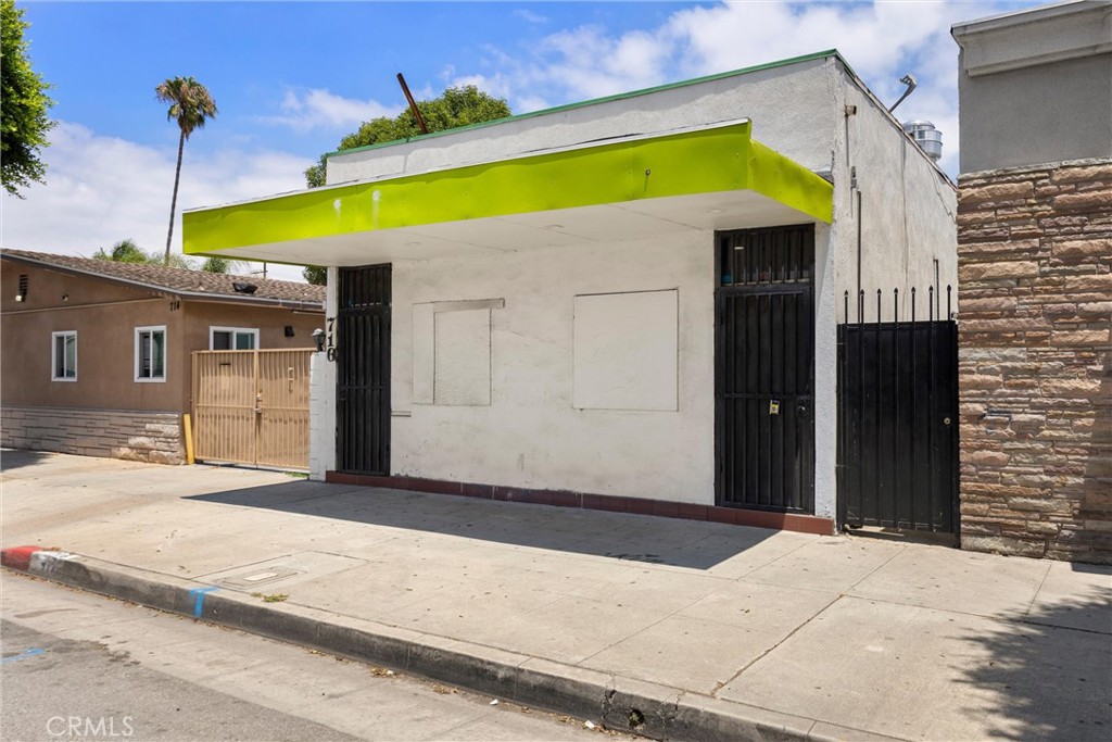 716 S Long Beach Blvd Property Photo 5