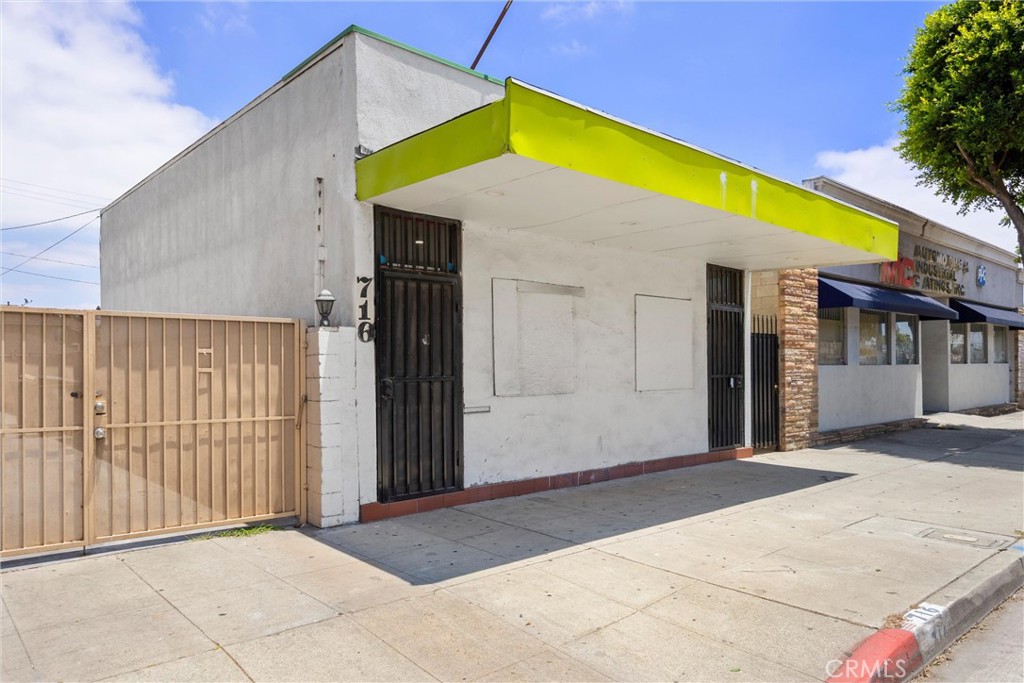 716 S Long Beach Blvd Property Photo 6