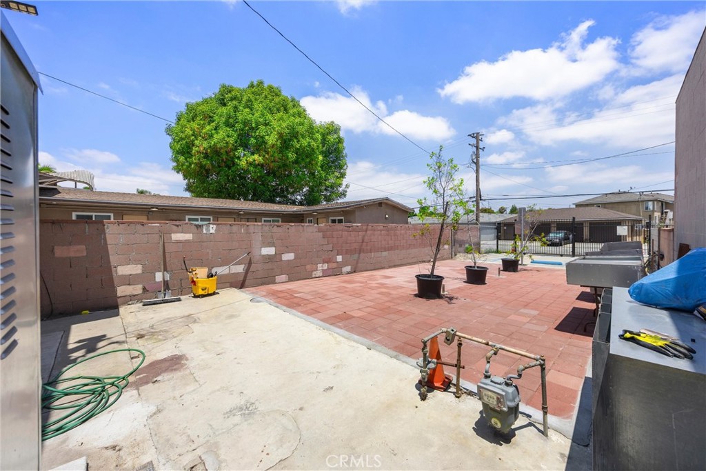 716 S Long Beach Blvd Property Photo 17