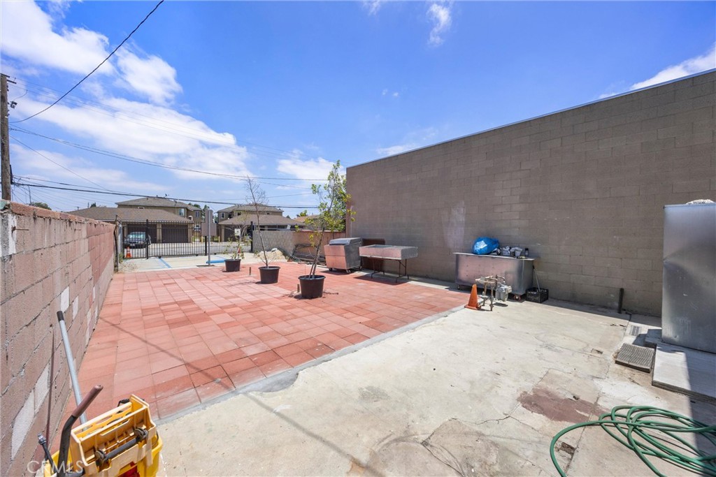 716 S Long Beach Blvd Property Photo 18