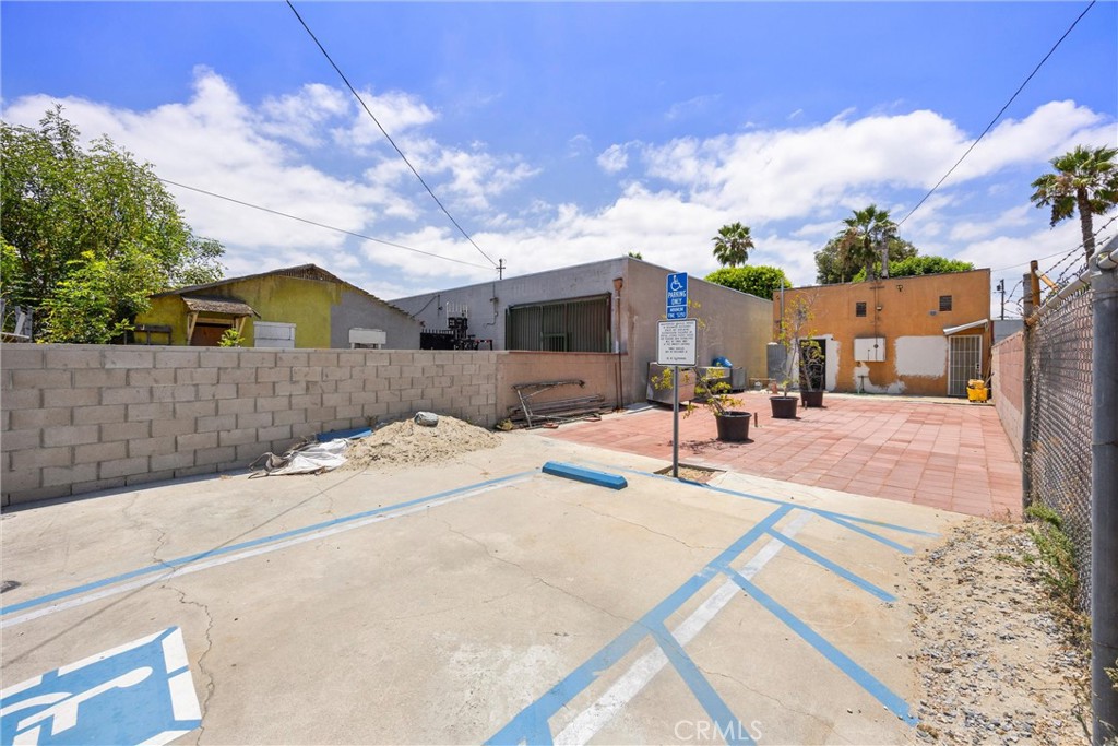 716 S Long Beach Blvd Property Photo 19